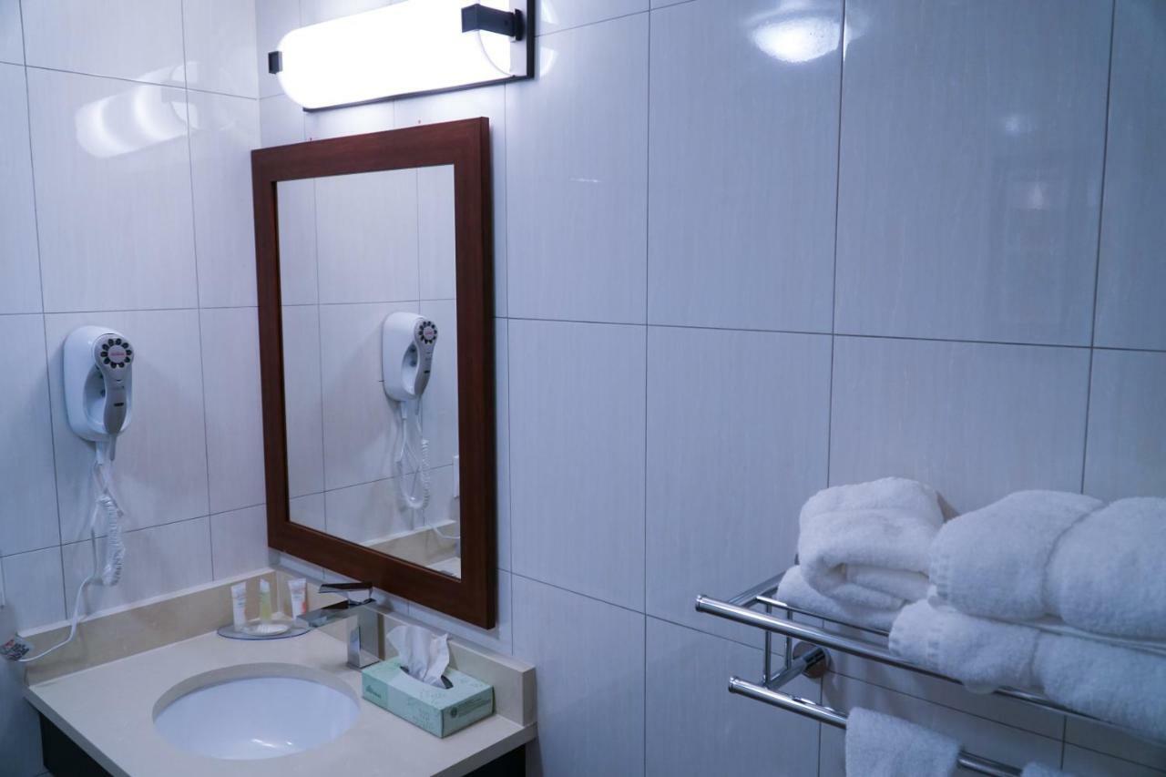 Hotel Mint Jfk Airport Нью-Йорк Экстерьер фото